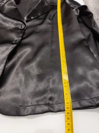 Conjunto chaqueta y falda satén negro