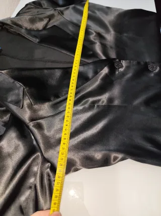 Conjunto chaqueta y falda satén negro