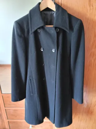 Abrigo de paño negro