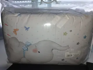 Protector de cuna elefante y estrellas