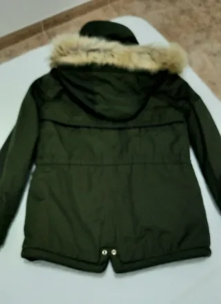 Parka acolchada Zara verde militar