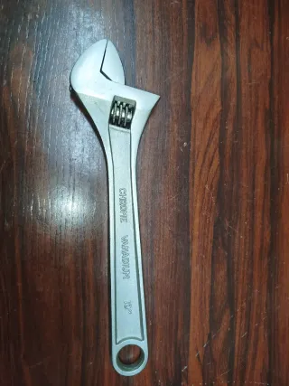 Llave inglesa ajustable 10" Profesional cromo vana