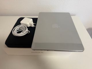 MacBook Air 13.6” Chip M4 Plata