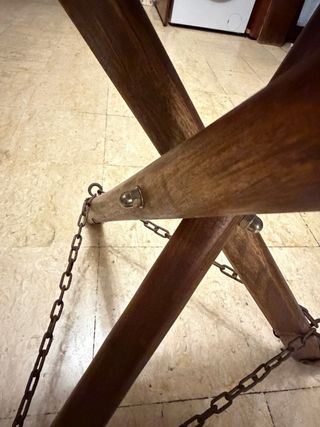 Banco artesanal em couro gravado