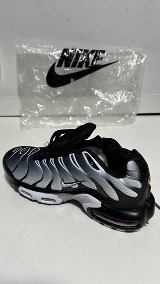 Zapatillas NIKE AIR Modelo TN sin estrenar