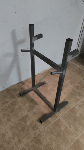 Soporte metálico para barra de pesas