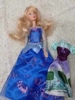 Muñeca Cenicienta Disney Princess con 2 vestidos