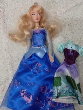 Muñeca Cenicienta Disney Princess con 2 vestidos