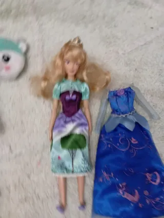Muñeca Cenicienta Disney Princess con 2 vestidos