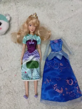 Muñeca Cenicienta Disney Princess con 2 vestidos