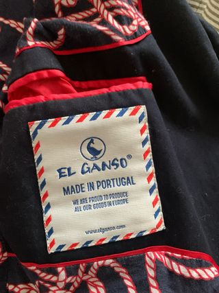 Gabardina azul marino talla XS. Sisa 41