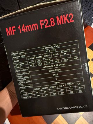 Objetivo Samyang 14mm F2.8