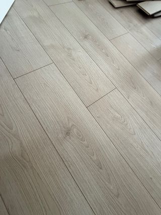 Suelo laminado instalado una vez pero sin usar