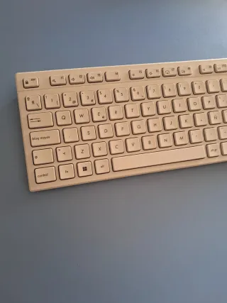 Ratón y teclado ASUS inalámbricos blancos