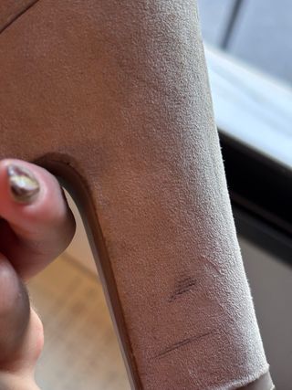 Tacones de ante beige y marrón