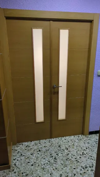 Juego 2 puertas madera con marco