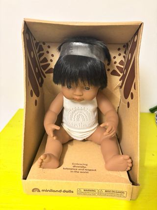 Muñeca Miniland con ropa