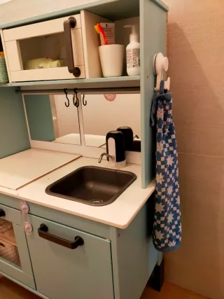 Lavabo Montessori con agua corriente