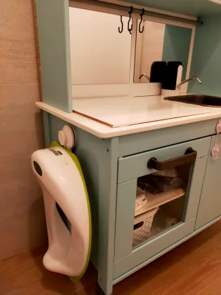Lavabo Montessori con agua corriente