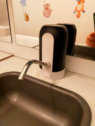 Lavabo Montessori con agua corriente