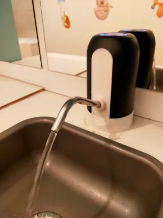 Lavabo Montessori con agua corriente