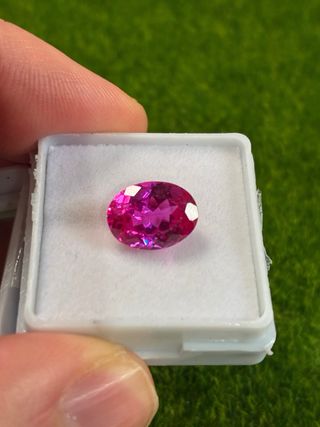 Rubino rosa 4.55 ct taglio ovale certificato