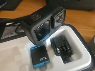 GoPro Hero 10 + 4 batterie e stazione