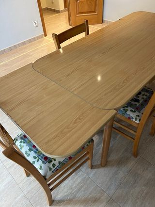 Mesa cocina extensible y 4 sillas