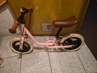 Bicicleta de equilibrio rosa