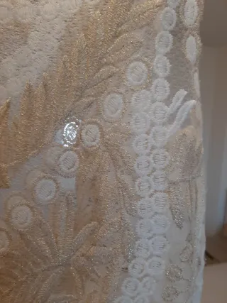 Impresionante Top de vestir con  hilos dorados