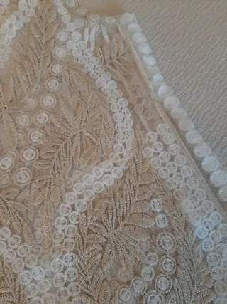 Impresionante Top de vestir con  hilos dorados