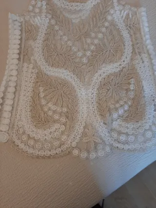 Impresionante Top de vestir con  hilos dorados