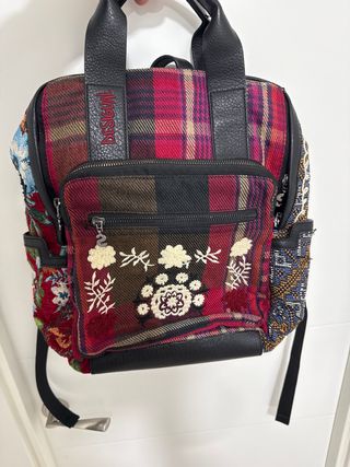 Mochila Desigual cuadros y bordados