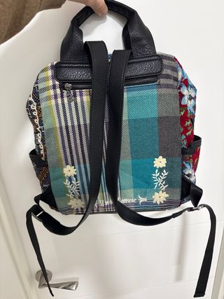 Mochila Desigual cuadros y bordados