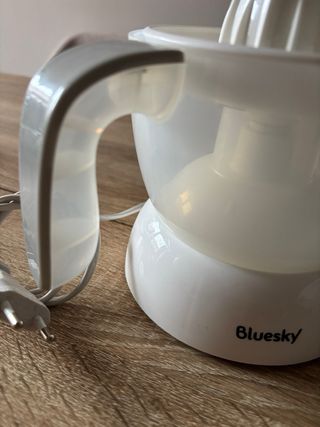 Exprimidor Eléctrico Bluesky