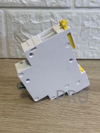 Schneider Electric R9PSC2 Resi9 Conmutador