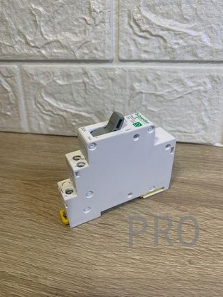 Schneider Electric R9PSC2 Resi9 Conmutador