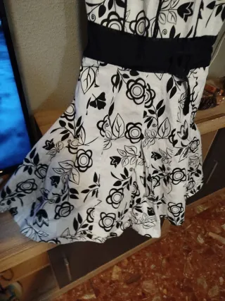 Vestido Negro y Blanco Flores Niña