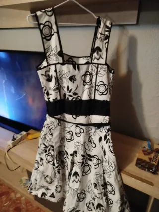 Vestido Negro y Blanco Flores Niña