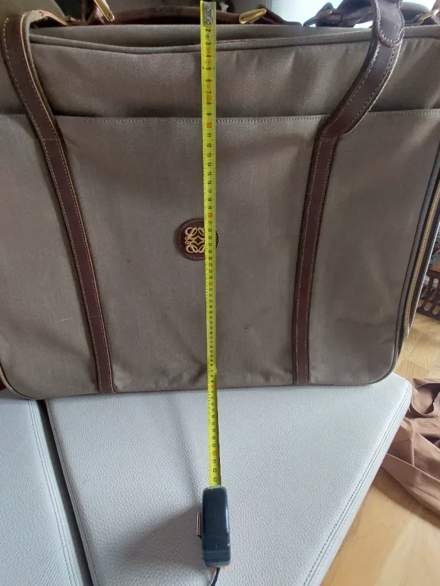 Maleta Loewe muy elegante vintage beige