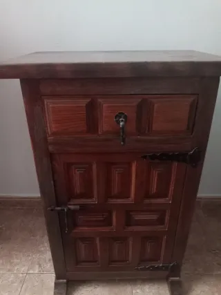 Mueble de madera antiguo
