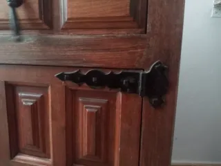 Mueble de madera antiguo