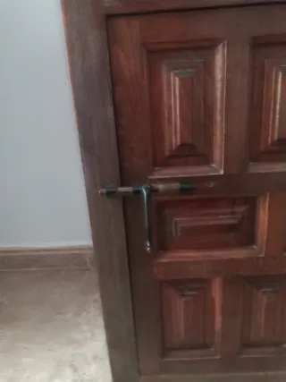 Mueble de madera antiguo