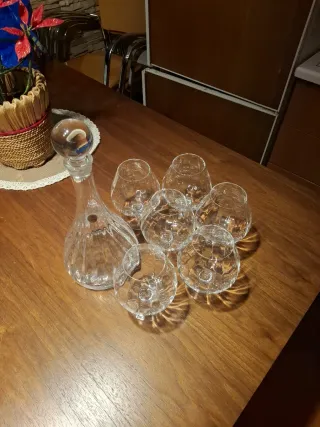 Juego de 6 copas de coñac y decantador