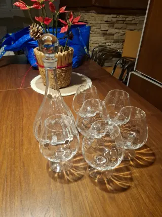 Juego de 6 copas de coñac y decantador