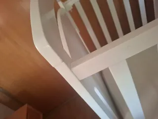 Cuna de madera con lateral abatible