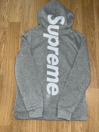 Sudadera Supreme Gris con Logo Vertical