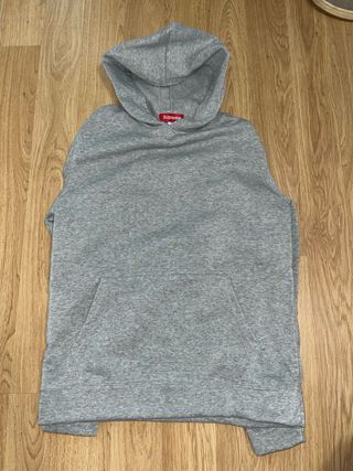 Sudadera Supreme Gris con Logo Vertical