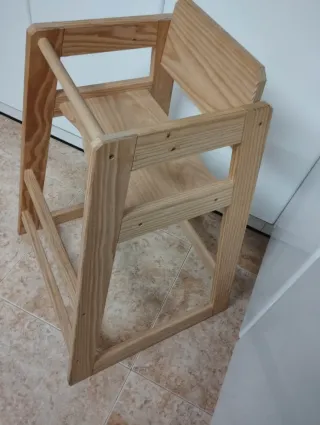 Trona de madera para bebé