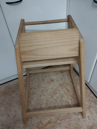 Trona de madera para bebé
